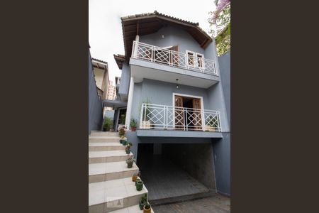Casa à venda com 318m², 5 quartos e 8 vagasFachada