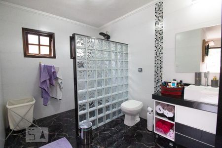 Casa à venda com 318m², 5 quartos e 8 vagasBanheiro