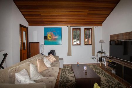 Casa à venda com 318m², 5 quartos e 8 vagasSala
