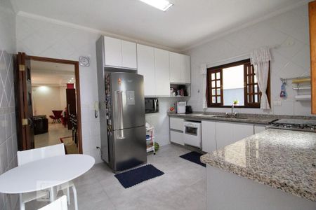 Casa à venda com 318m², 5 quartos e 8 vagasCozinha
