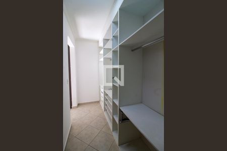 Casa à venda com 240m², 3 quartos e 3 vagasCloset da Suíte