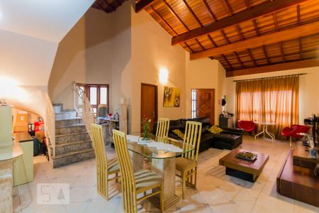 Casa à venda com 240m², 3 quartos e 3 vagasSala