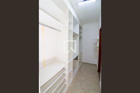 Casa à venda com 240m², 3 quartos e 3 vagasCloset da Suíte