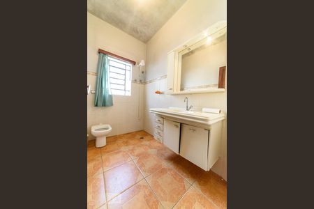 Casa à venda com 380m², 2 quartos e 8 vagasBanheiro Social