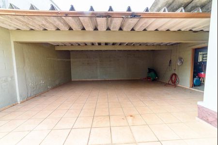 Casa à venda com 380m², 2 quartos e 8 vagasQuintal Fundos