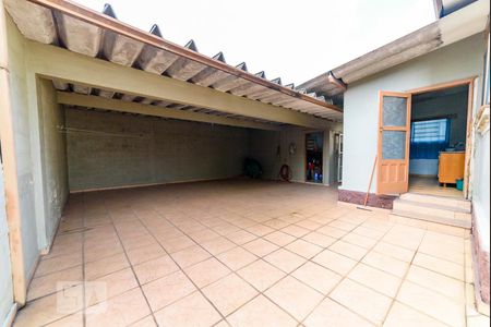Casa à venda com 380m², 2 quartos e 8 vagasQuintal Fundos