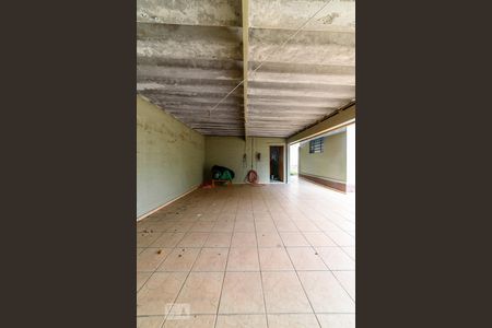 Casa à venda com 380m², 2 quartos e 8 vagasQuintal Fundos