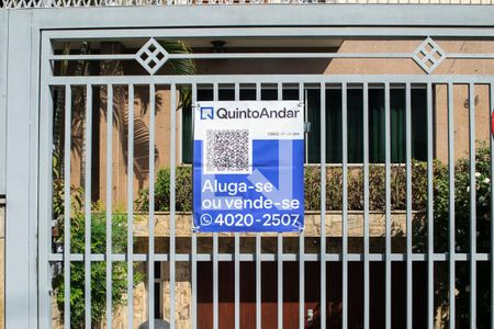 Casa à venda com 210m², 3 quartos e 3 vagasFACHADA