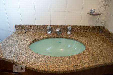 Casa à venda com 210m², 3 quartos e 3 vagasBANHEIRO