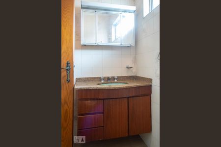 Casa à venda com 210m², 3 quartos e 3 vagasBANHEIRO