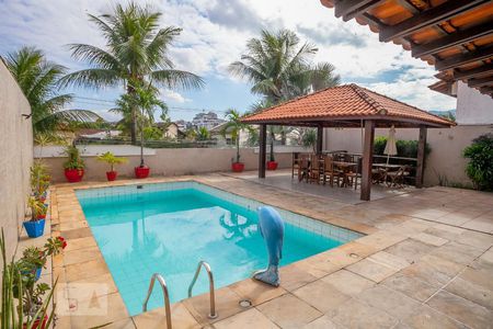 Casa à venda com 356m², 4 quartos e 2 vagasPiscina