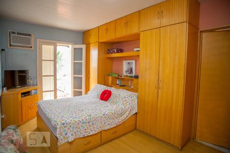 Casa à venda com 356m², 4 quartos e 2 vagasSuíte