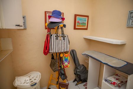 Casa à venda com 356m², 4 quartos e 2 vagasQuarto de Serviço