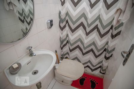 Casa à venda com 356m², 4 quartos e 2 vagasBanheiro de Serviço