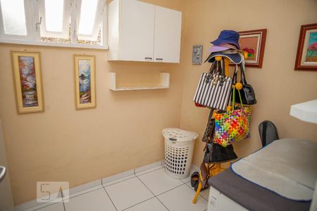 Casa à venda com 356m², 4 quartos e 2 vagasQuarto de Serviço