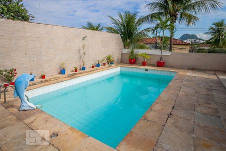 Casa à venda com 356m², 4 quartos e 2 vagasPiscina