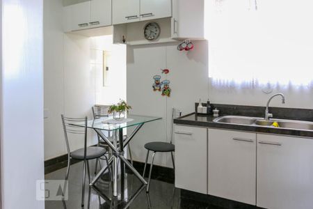 Apartamento à venda com 370m², 4 quartos e 3 vagas Apartamento à venda com 370m², 4 quartos e 3 vagasCozinha
