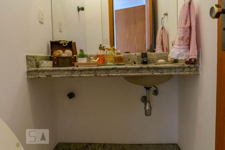 Apartamento à venda com 370m², 4 quartos e 3 vagas Apartamento à venda com 370m², 4 quartos e 3 vagasLavabo