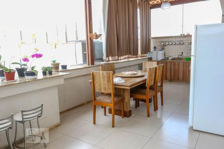 Apartamento à venda com 370m², 4 quartos e 3 vagas Apartamento à venda com 370m², 4 quartos e 3 vagasÁrea Gourmet