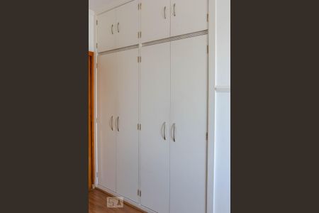 Apartamento à venda com 370m², 4 quartos e 3 vagas Apartamento à venda com 370m², 4 quartos e 3 vagasQuarto 2