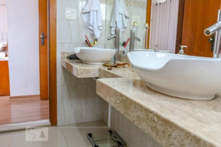 Apartamento à venda com 370m², 4 quartos e 3 vagas Apartamento à venda com 370m², 4 quartos e 3 vagasBanheiro da Suíte