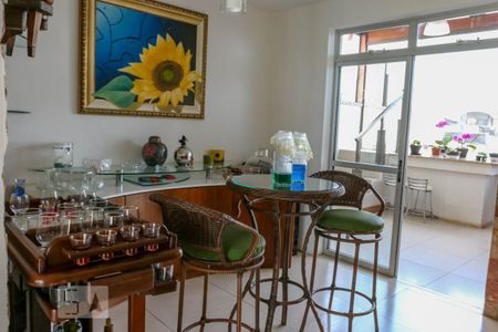 Apartamento à venda com 370m², 4 quartos e 3 vagas Apartamento à venda com 370m², 4 quartos e 3 vagasSala 2