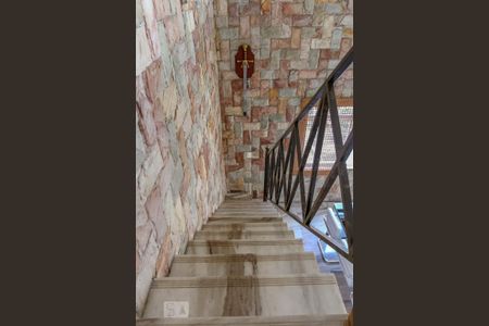 Apartamento à venda com 370m², 4 quartos e 3 vagas Apartamento à venda com 370m², 4 quartos e 3 vagasEscada