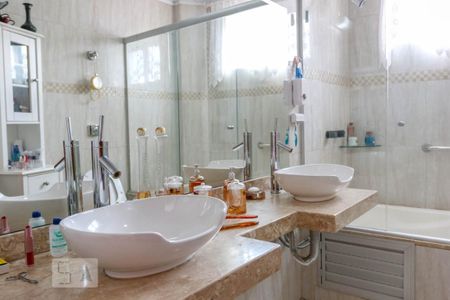 Apartamento à venda com 370m², 4 quartos e 3 vagas Apartamento à venda com 370m², 4 quartos e 3 vagasBanheiro da Suíte