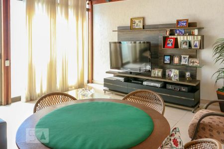 Apartamento à venda com 370m², 4 quartos e 3 vagas Apartamento à venda com 370m², 4 quartos e 3 vagasSala 2