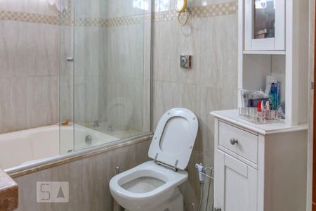 Apartamento à venda com 370m², 4 quartos e 3 vagas Apartamento à venda com 370m², 4 quartos e 3 vagasBanheiro da Suíte