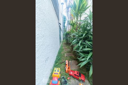 Corredor Quintal de casa à venda com 3 quartos, 190m² em Jardim São Nicolau, São Paulo