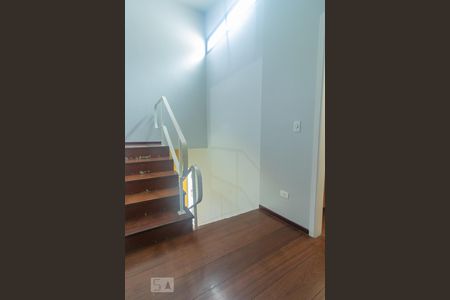Escadaria Quartos de casa à venda com 3 quartos, 190m² em Jardim São Nicolau, São Paulo