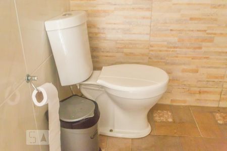 Casa de condomínio para alugar com 380m², 3 quartos e 2 vagasBanheiro de Serviço