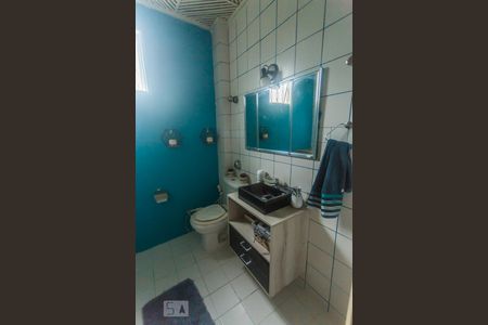 Casa de condomínio para alugar com 380m², 3 quartos e 2 vagasBanheiro do Corredor