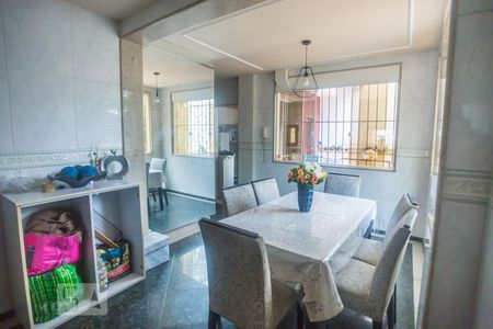 Casa de condomínio para alugar com 380m², 3 quartos e 2 vagasCopa