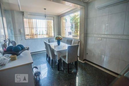 Casa de condomínio para alugar com 380m², 3 quartos e 2 vagasCopa