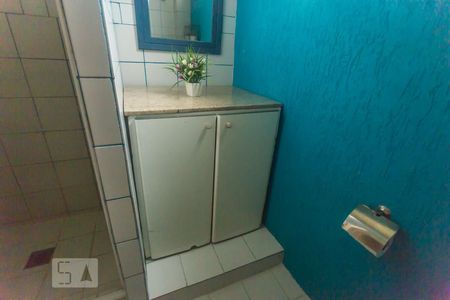 Casa de condomínio para alugar com 380m², 3 quartos e 2 vagasBanheiro do Corredor