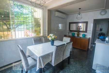 Casa de condomínio para alugar com 380m², 3 quartos e 2 vagasCopa