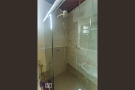 Casa de condomínio para alugar com 380m², 3 quartos e 2 vagasBanheiro da Suíte