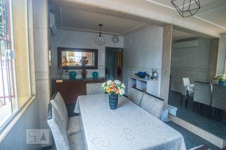 Casa de condomínio para alugar com 380m², 3 quartos e 2 vagasCopa