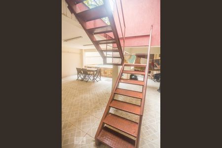 Casa de condomínio para alugar com 380m², 3 quartos e 2 vagasEscada garagem e Piscina