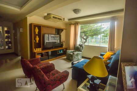 Sala de casa de condomínio para alugar com 3 quartos, 380m² em Freguesia de Jacarepaguá, Rio de Janeiro
