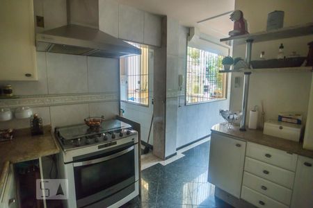 Casa de condomínio para alugar com 380m², 3 quartos e 2 vagasCozinha