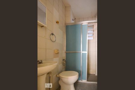 Banheiro de apartamento à venda com 1 quarto, 40m² em Centro Histórico, Porto Alegre