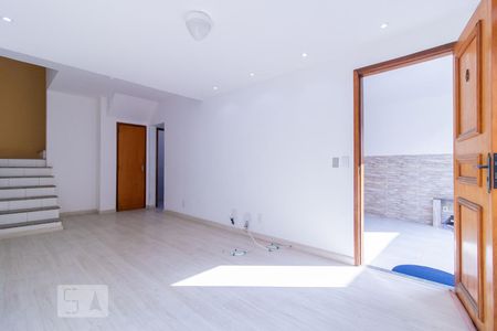 Sala de casa de condomínio para alugar com 4 quartos, 153m² em Vila Valqueire, Rio de Janeiro