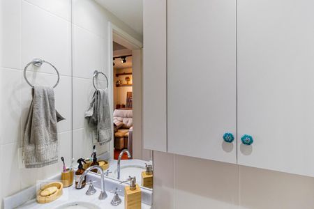 Apartamento para alugar com 57m², 2 quartos e 1 vagaBanheiro - Espelho