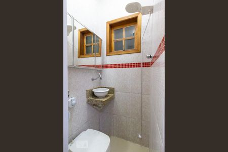Banheiro de kitnet/studio para alugar com 1 quarto, 30m² em Botafogo, Rio de Janeiro
