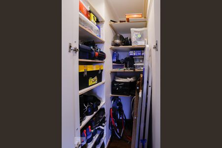 Apartamento para alugar com 53m², 2 quartos e 1 vaga Apartamento para alugar com 53m², 2 quartos e 1 vagaCloset Quarto 1