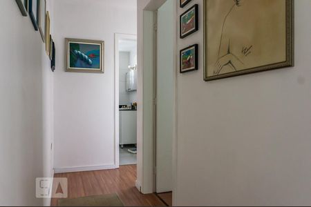 Corredor de apartamento à venda com 2 quartos, 75m² em São Geraldo, Porto Alegre