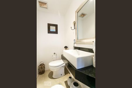 Lavabo de apartamento à venda com 3 quartos, 160m² em Paraíso do Morumbi, São Paulo